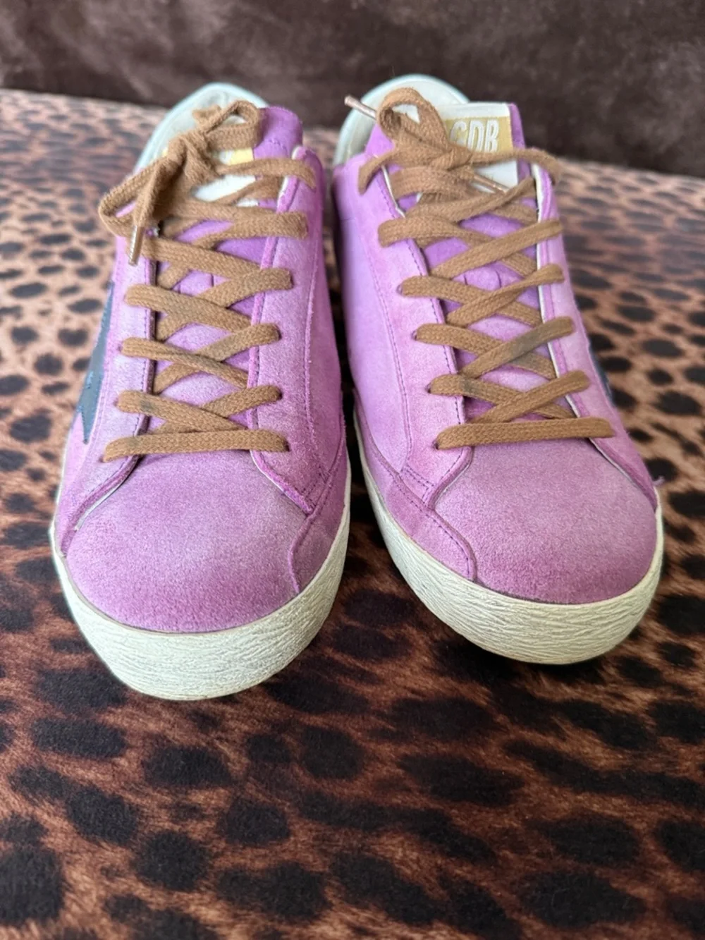 Golden Goose Pink Suede Low-Top Sneakers with Black Star and Cream Heel - Picture 3 of 7